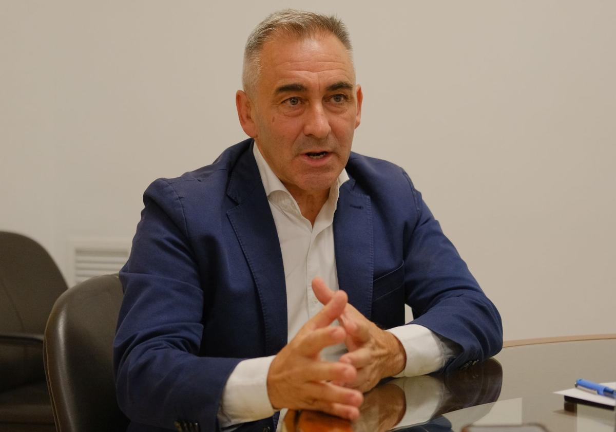 Imagen principal - «La arrogancia de Pedro Sánchez pone en riesgo la huerta de Alicante»