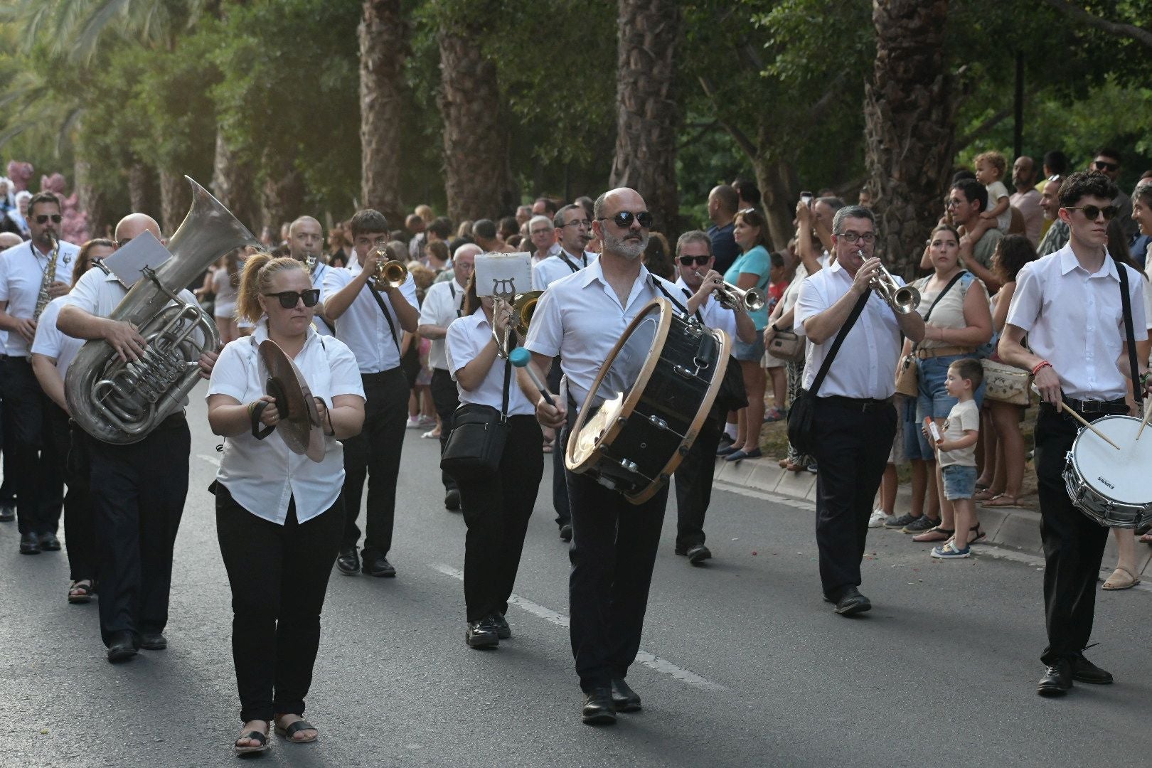 El Coso Multicolor pone fin a las Hogueras de Alicante 2025
