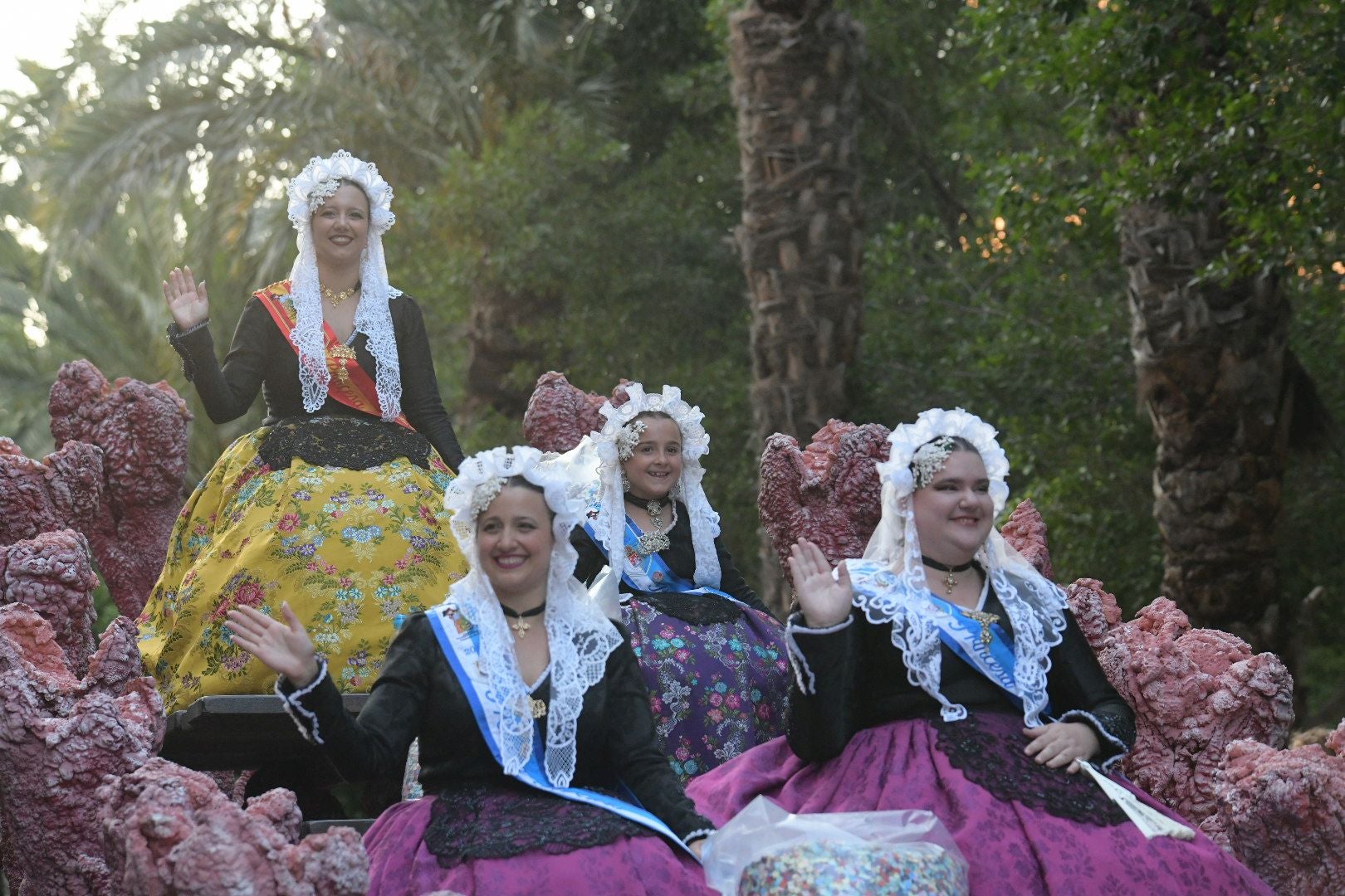 El Coso Multicolor pone fin a las Hogueras de Alicante 2025