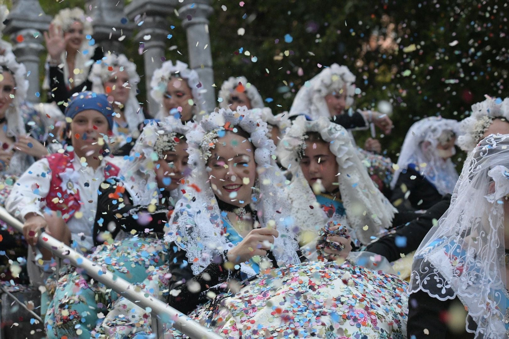 El Coso Multicolor pone fin a las Hogueras de Alicante 2025