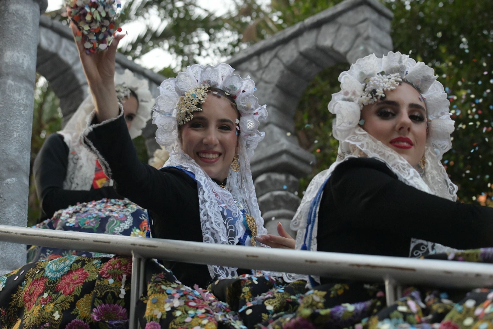 El Coso Multicolor pone fin a las Hogueras de Alicante 2025