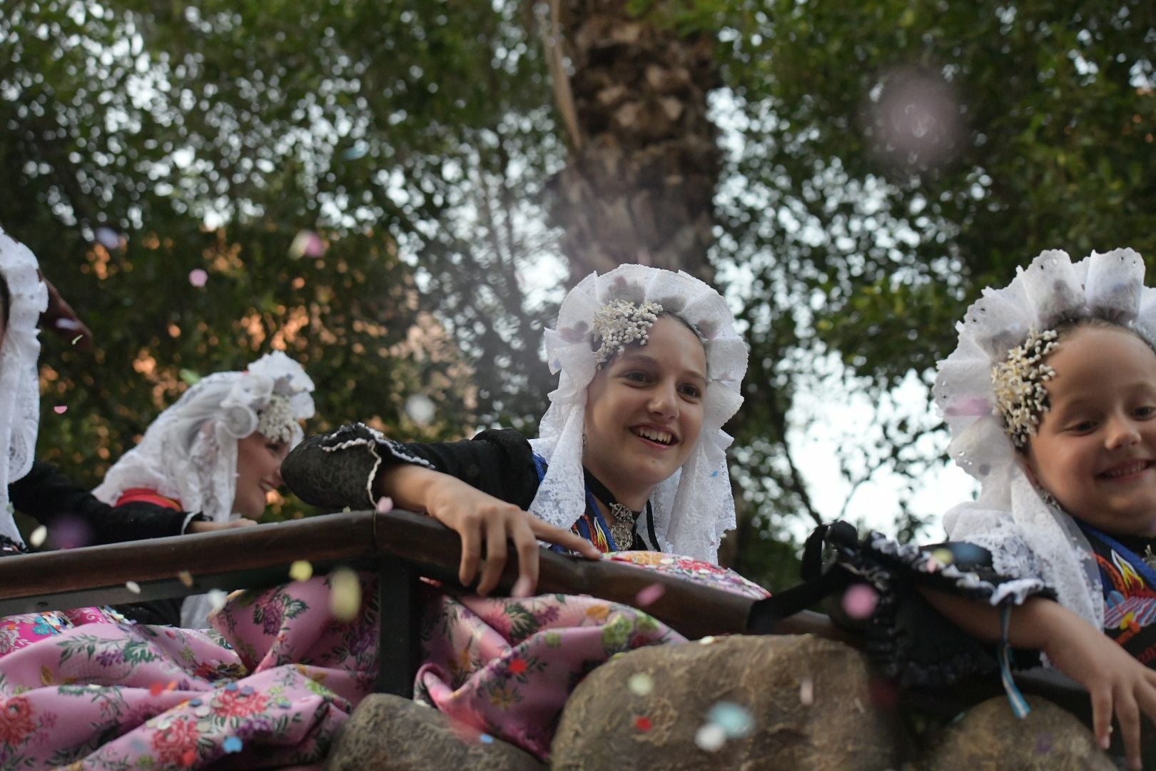 El Coso Multicolor pone fin a las Hogueras de Alicante 2025