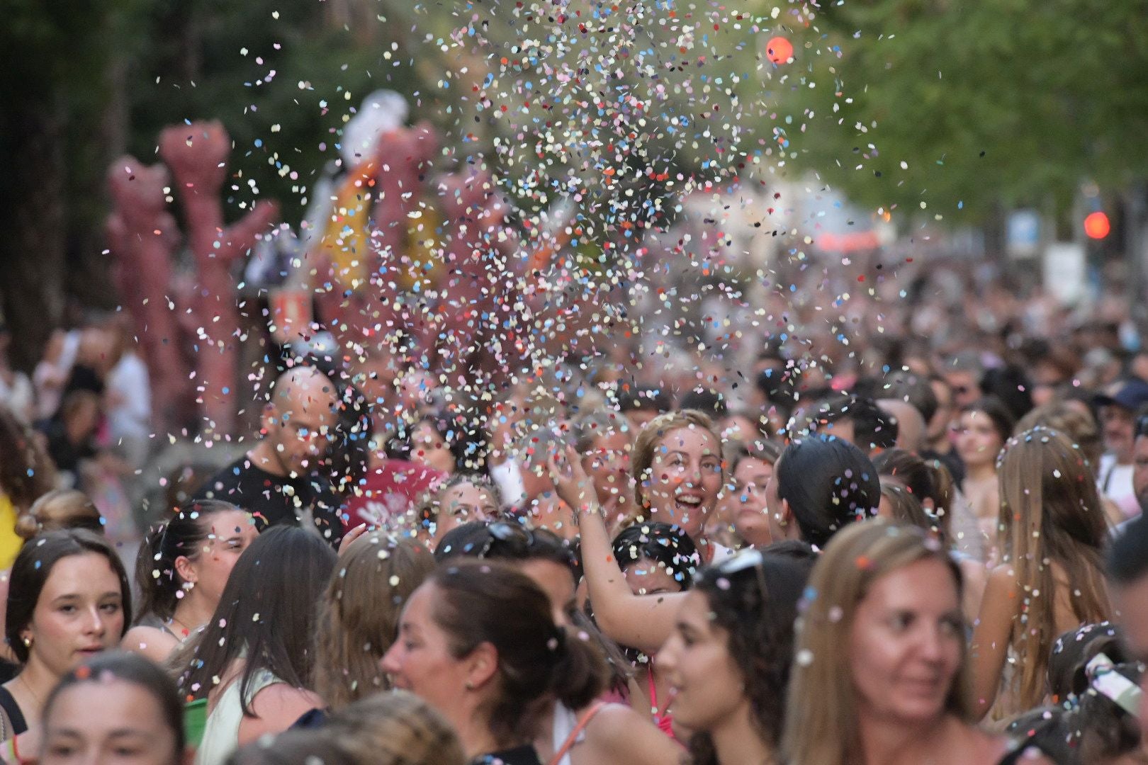 El Coso Multicolor pone fin a las Hogueras de Alicante 2025