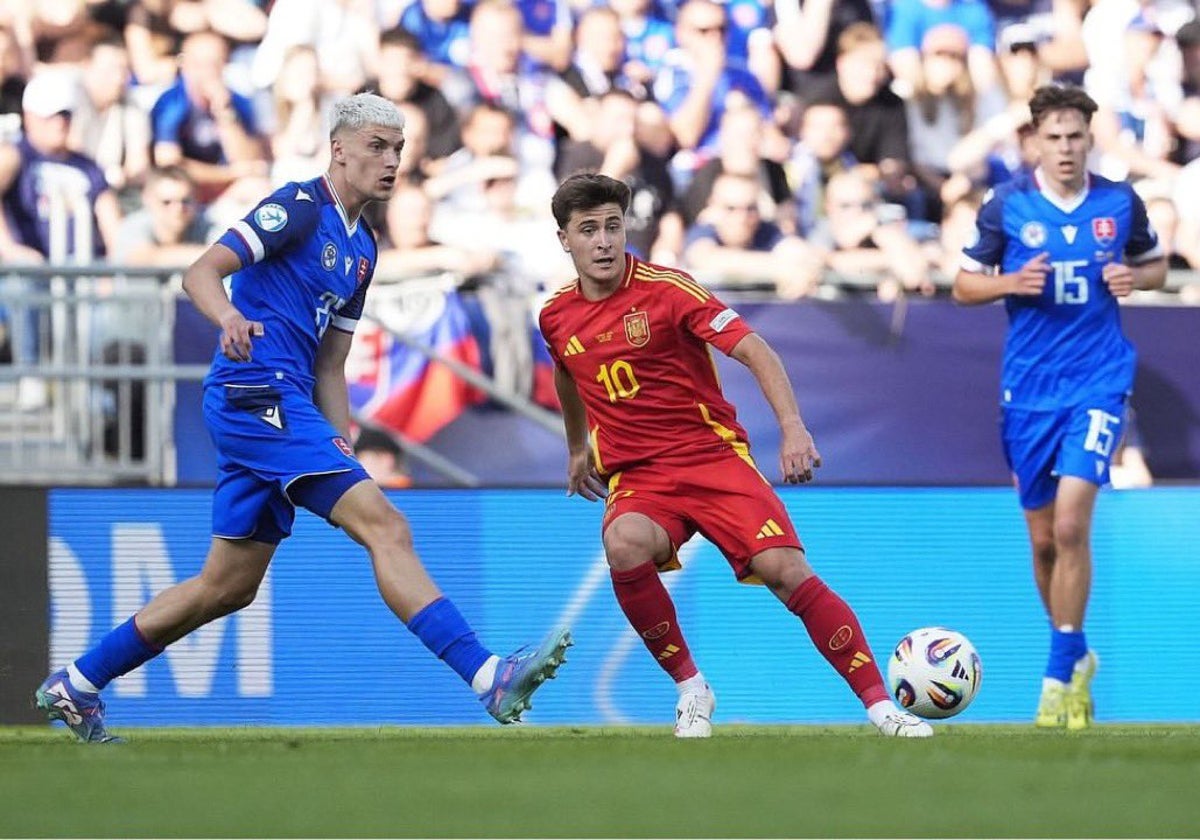 Pablo Torre with Spain's under-21 team this summer.
