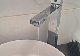 Un grifo sin presión en Los Ángeles.