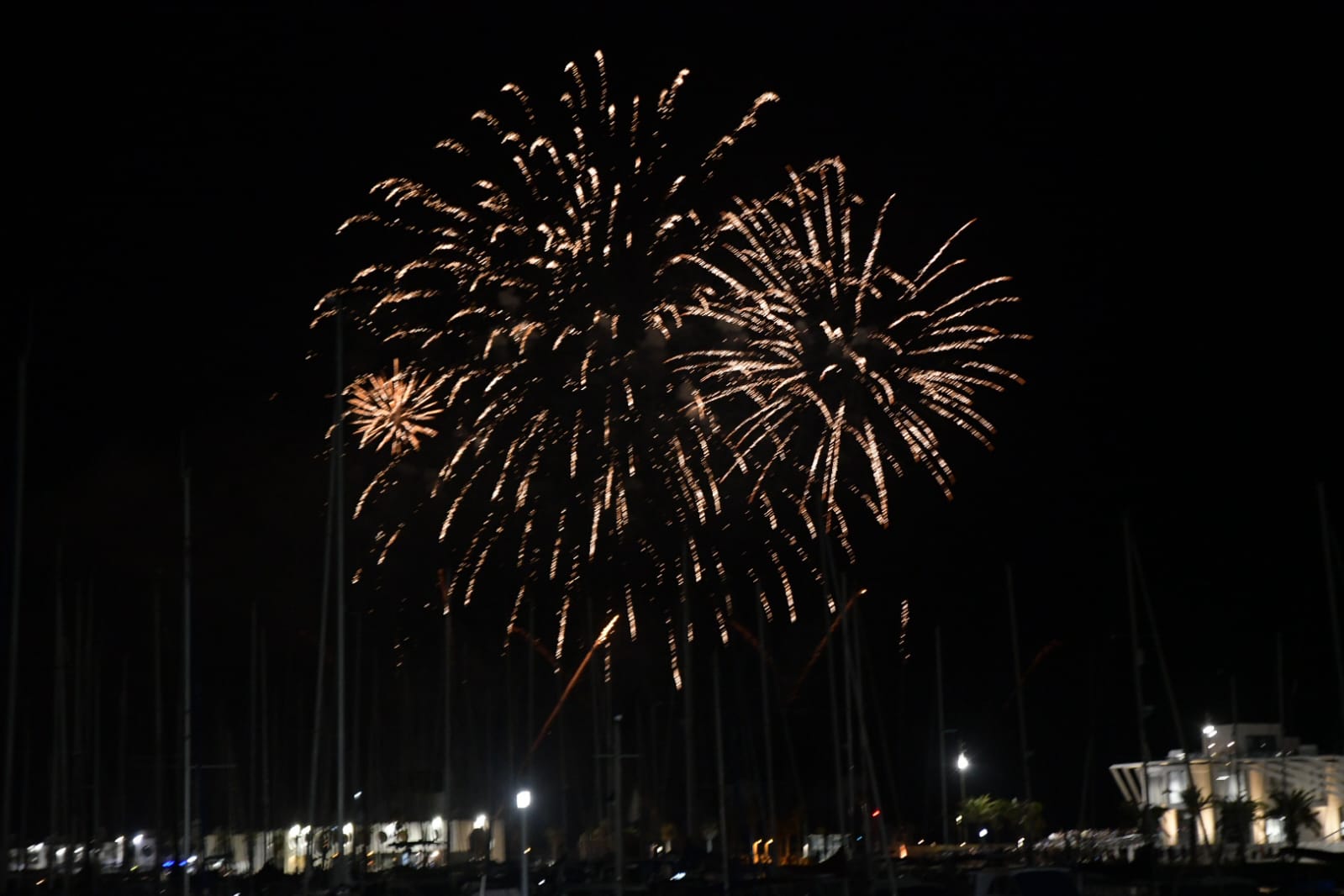 Hermanos Sirvent culmina el concurso de fuegos artificiales de Alicante