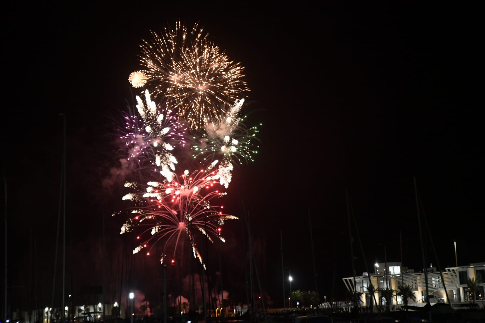 Hermanos Sirvent culmina el concurso de fuegos artificiales de Alicante