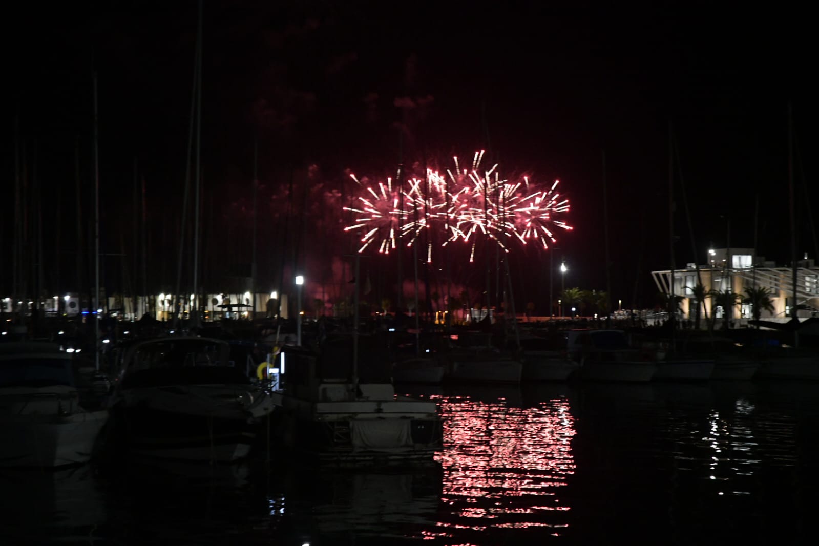 Hermanos Sirvent culmina el concurso de fuegos artificiales de Alicante