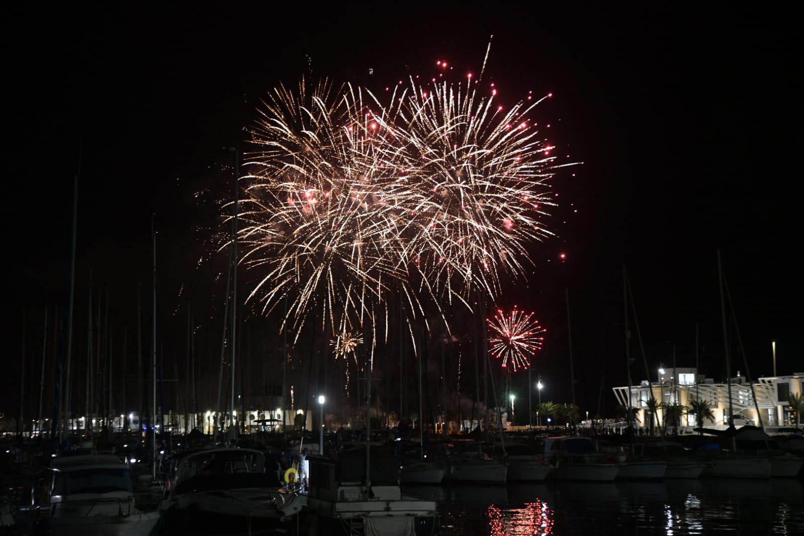 Hermanos Sirvent culmina el concurso de fuegos artificiales de Alicante