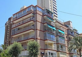 Vista general del edificio donde se encuentra la vivienda de la madre de Koldo García
