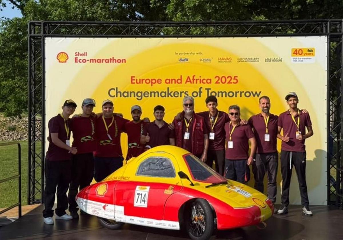 Equipo del IES Leonardo Da Vinci con su prototipo ganador.