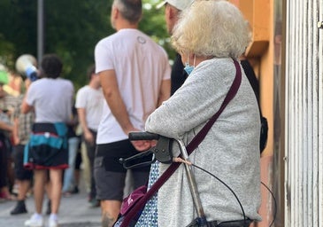 Vicenta, la activista de 80 años que frenó un desahucio en Alicante con su andador