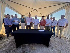 Reunión en Villena entre el conseller y cargos públicos.