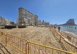 Tramo de la playa cerrado al baño por contaminación.