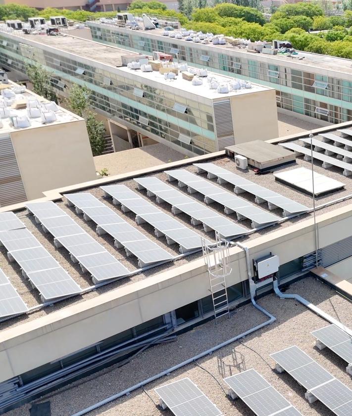 Imagen secundaria 2 - Instalaciones de las plantas solares en la Universidad de Alicante.