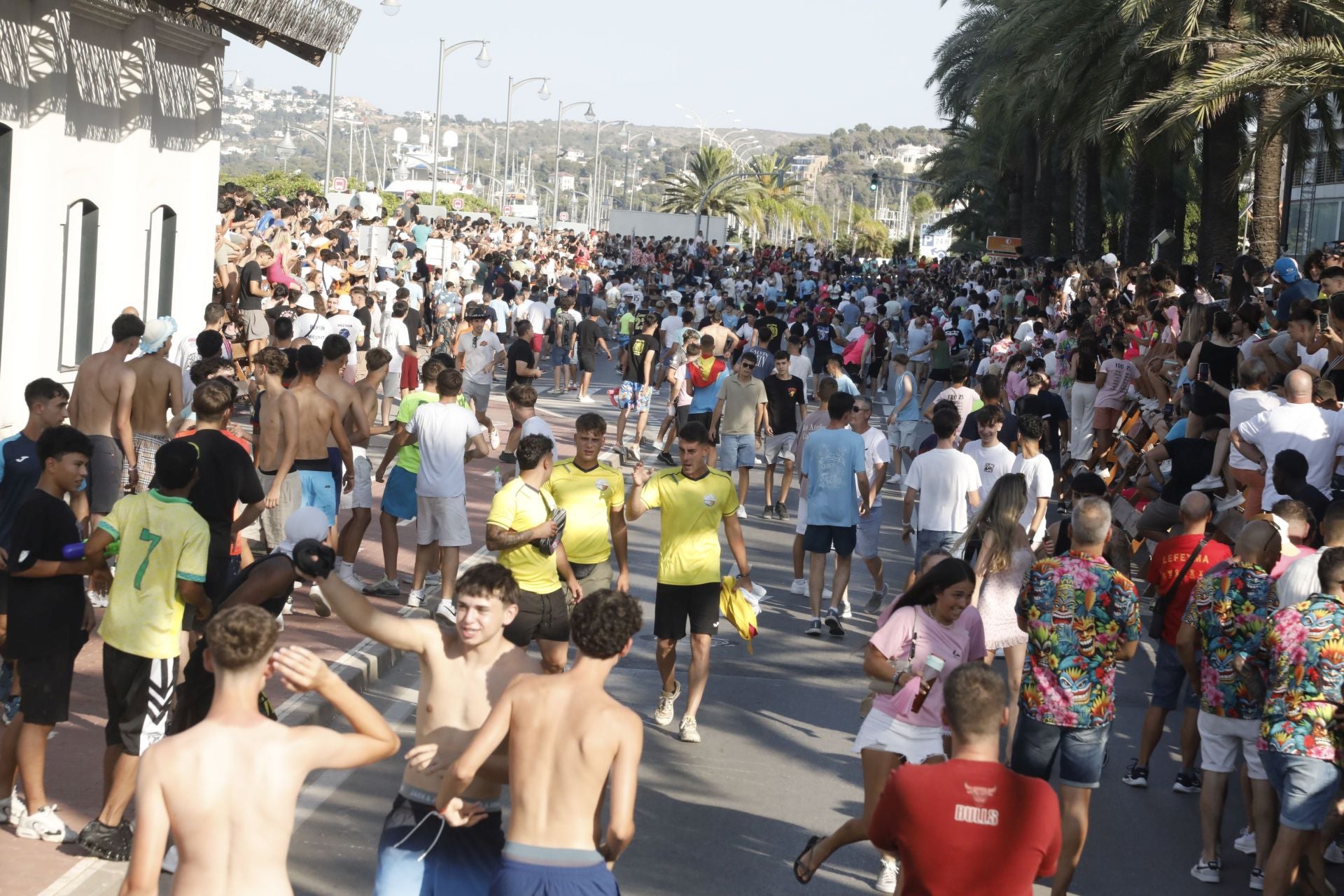 Así ha sido la entrada y primera sesión de &#039;bous a la mar&#039; en Dénia