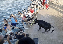 Así ha sido la entrada y primera sesión de 'bous a la mar' en Dénia