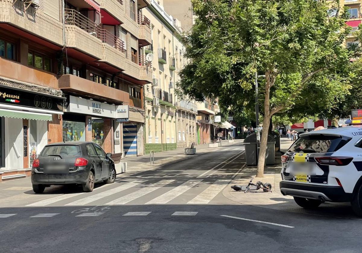Traffic accident between a car and a scooter in Alicante.