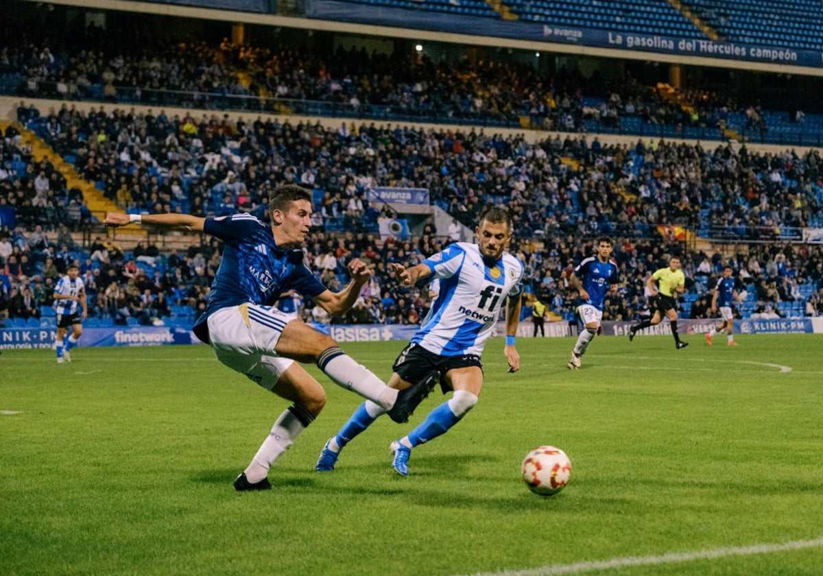 Artiles pressures an opposing player at Rico Pérez.
