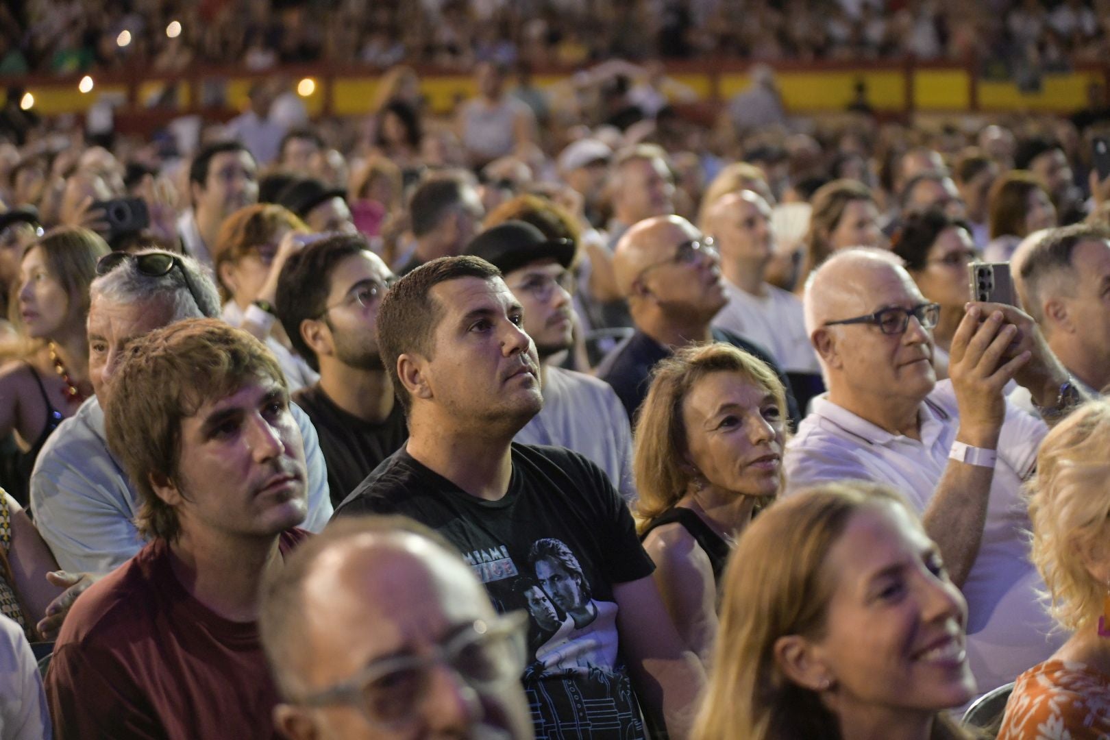 Joaquín Sabina emociona en su primer concierto de despedida en Alicante