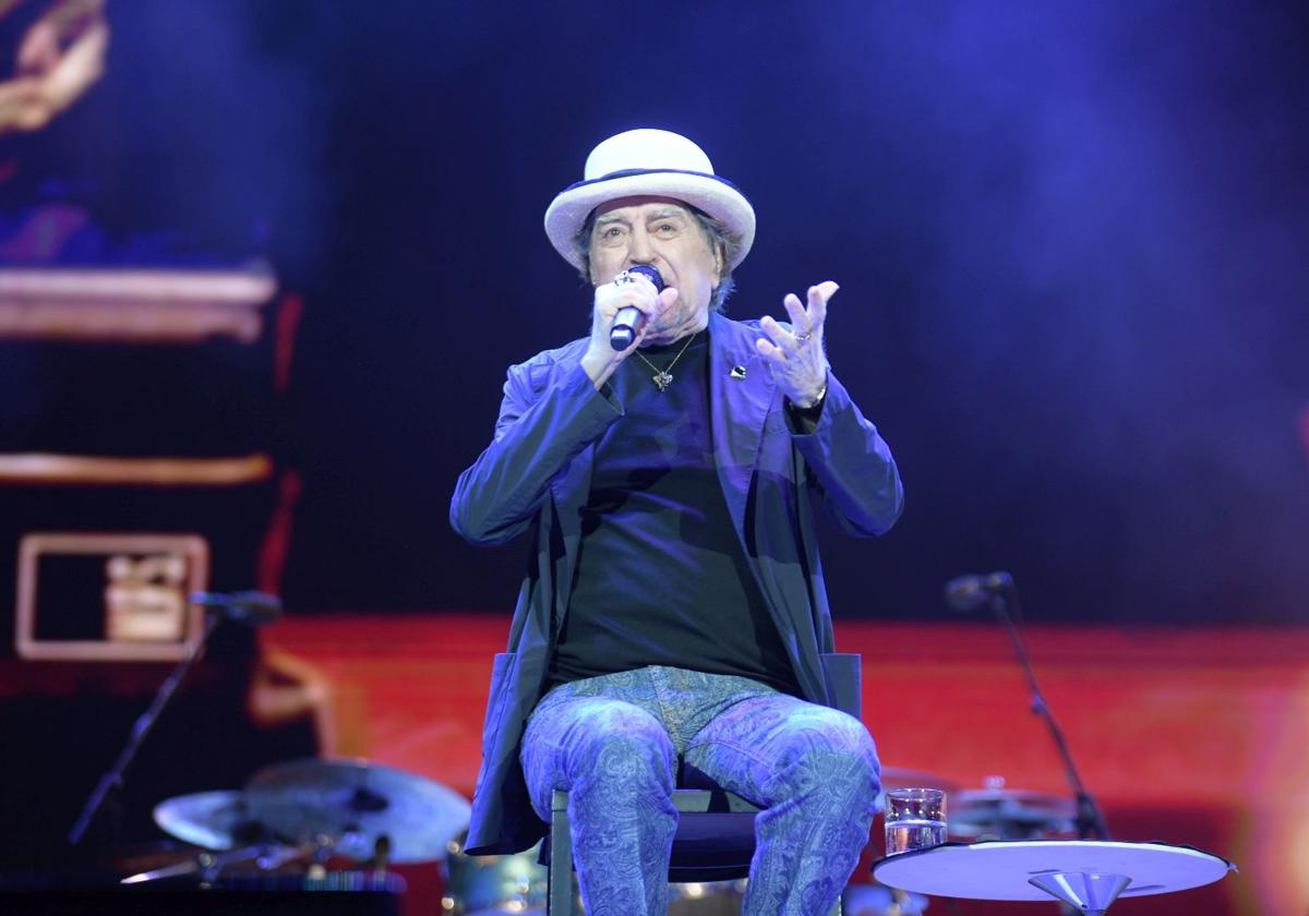 Joaquín Sabina at the concert.