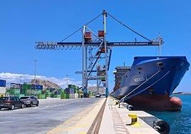 Puerto de mercancías de Alicante.