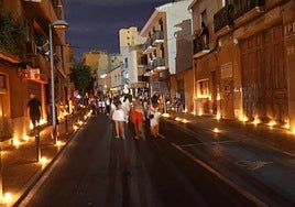 La localidad de Sant Joan iluminada por las velas.