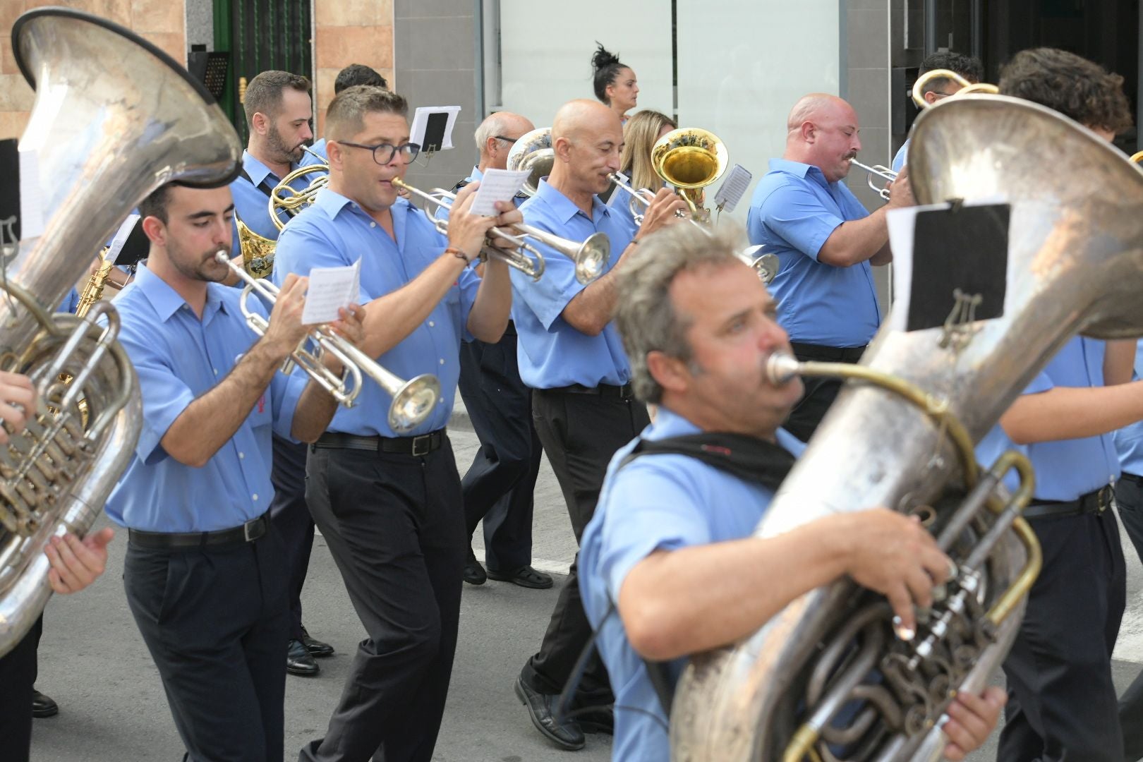 La Entrada de Bandas pone música a las fiestas de Moros y Cristianos de San Blas