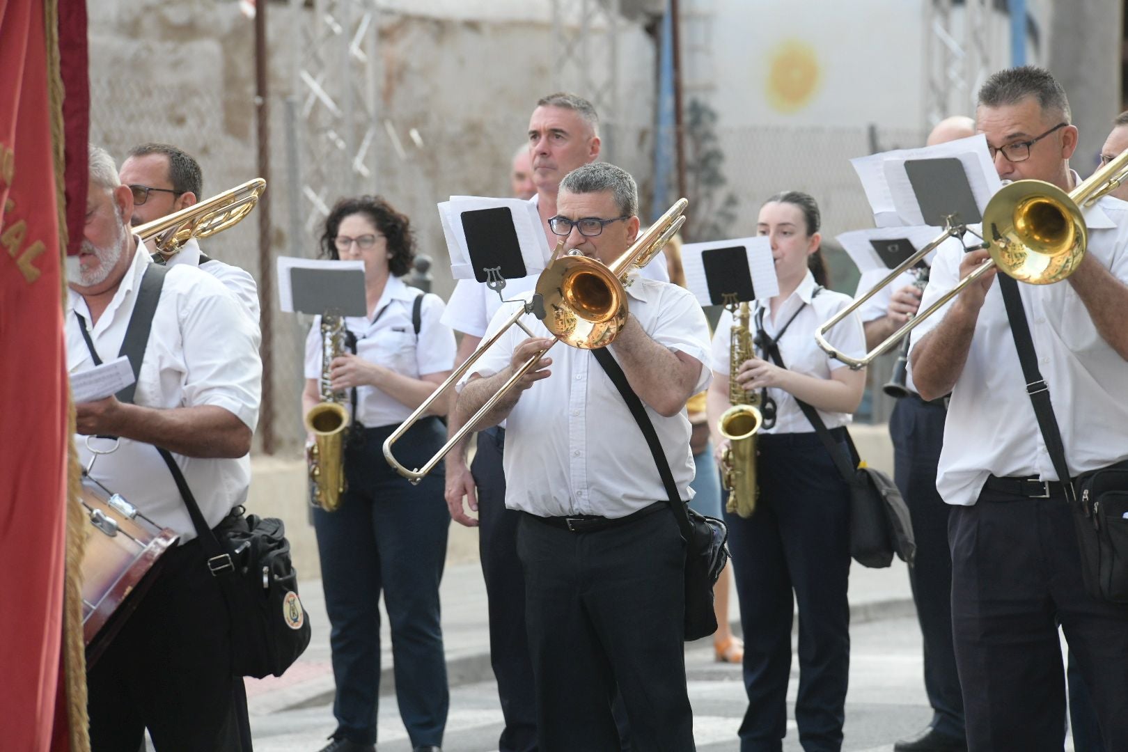 La Entrada de Bandas pone música a las fiestas de Moros y Cristianos de San Blas