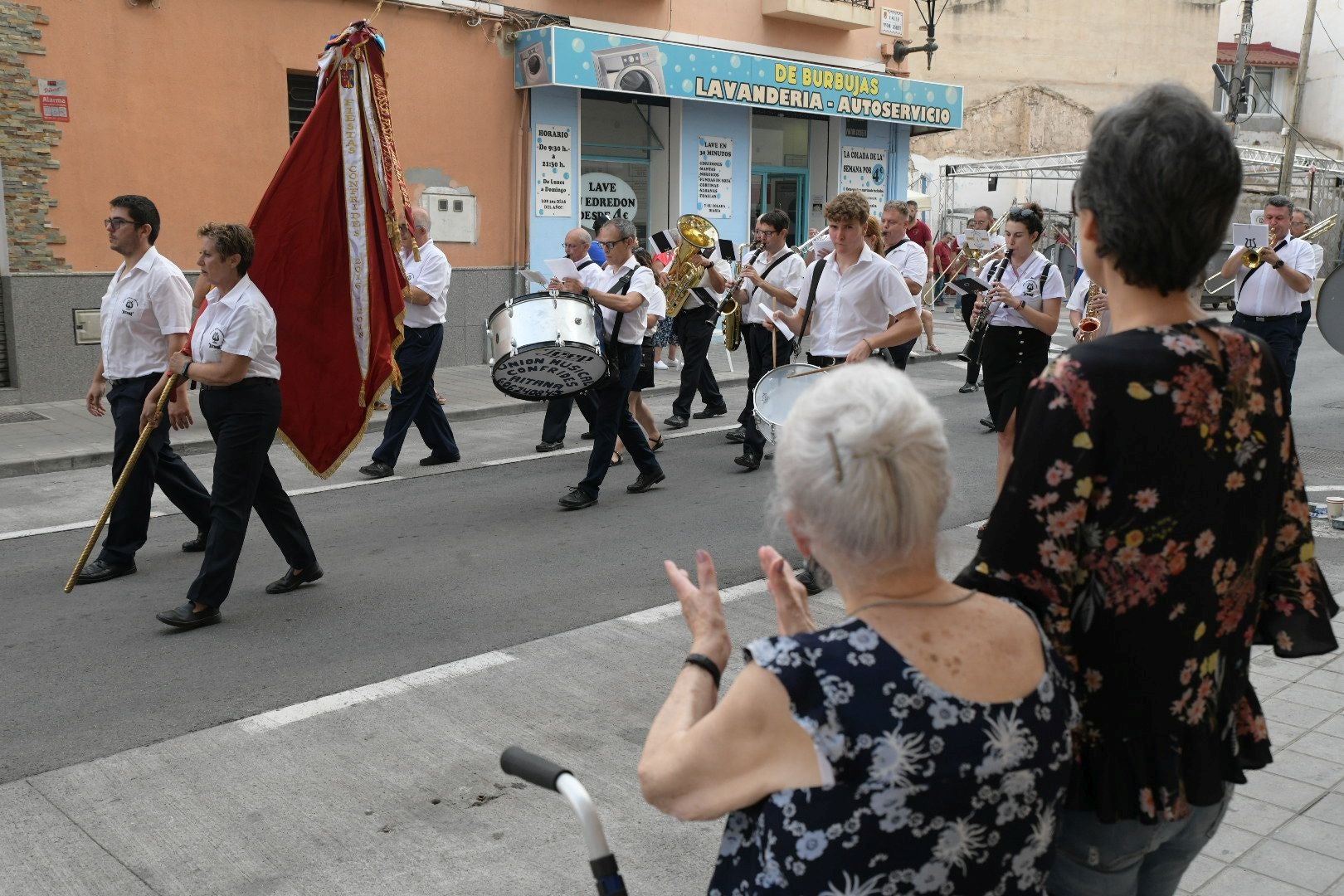 La Entrada de Bandas pone música a las fiestas de Moros y Cristianos de San Blas