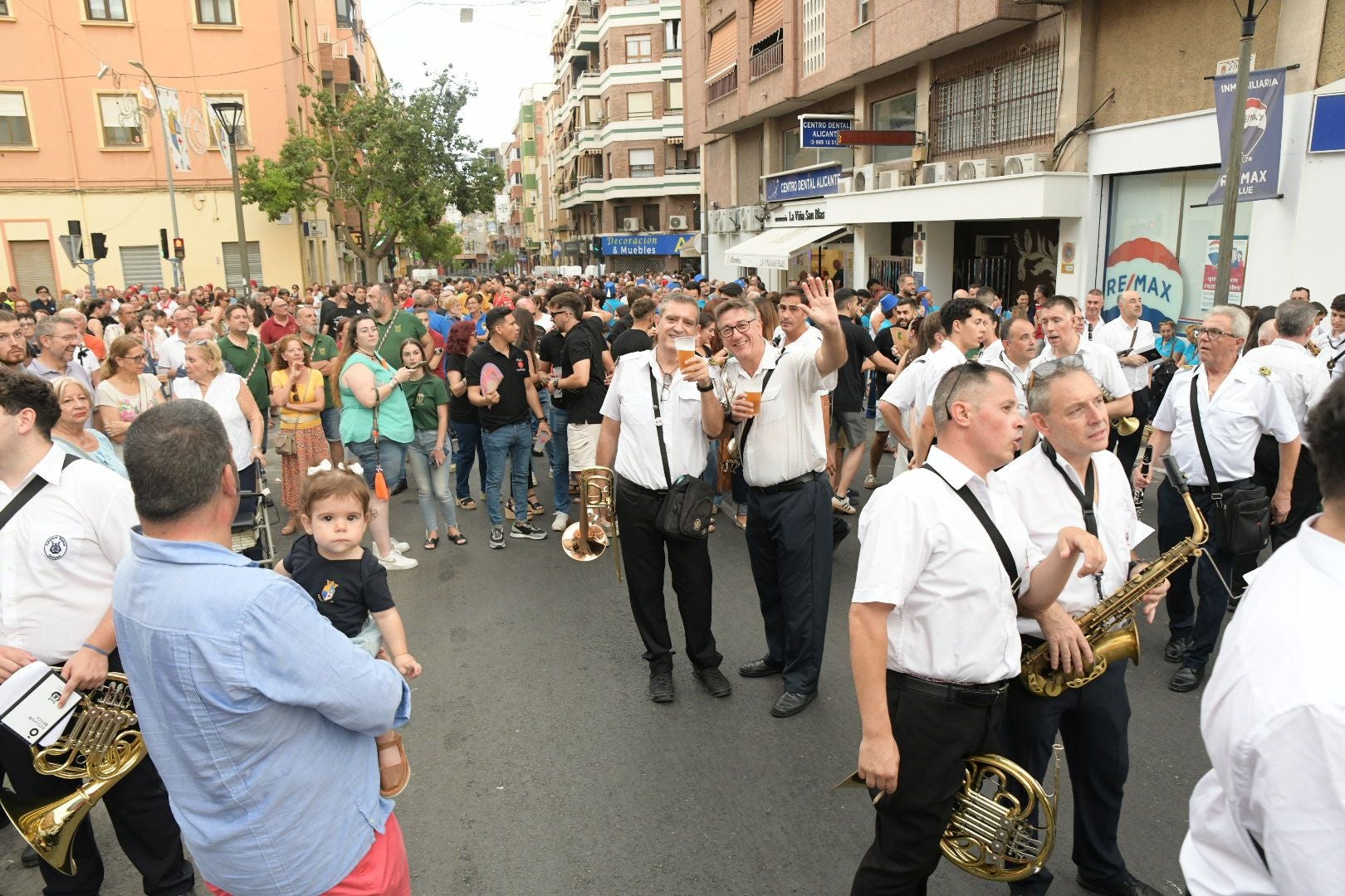 La Entrada de Bandas pone música a las fiestas de Moros y Cristianos de San Blas