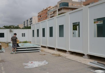 The 32 teachers who will teach in temporary classrooms next year in Alicante
