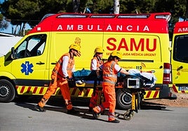 Unidad del SAMU atiendiendo a un herido.