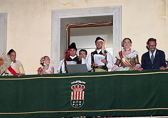 El Pregón fue leído desde el balcón del Ayuntamiento de San Vicente del Raspeig.