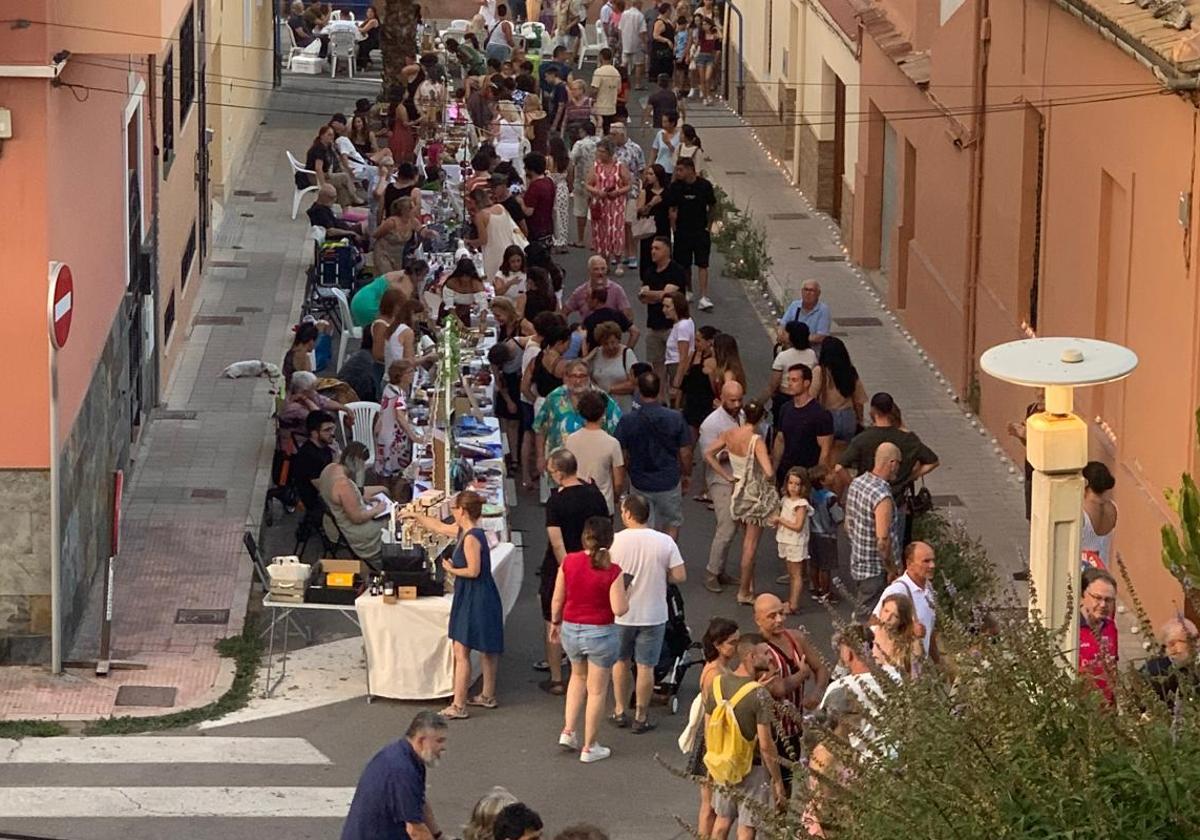 Vecinos de San Gabriel celebran el centenario de la llegada de la luz al barrio.