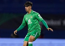 Pleguezuelo, durante un partido con el Betis B.