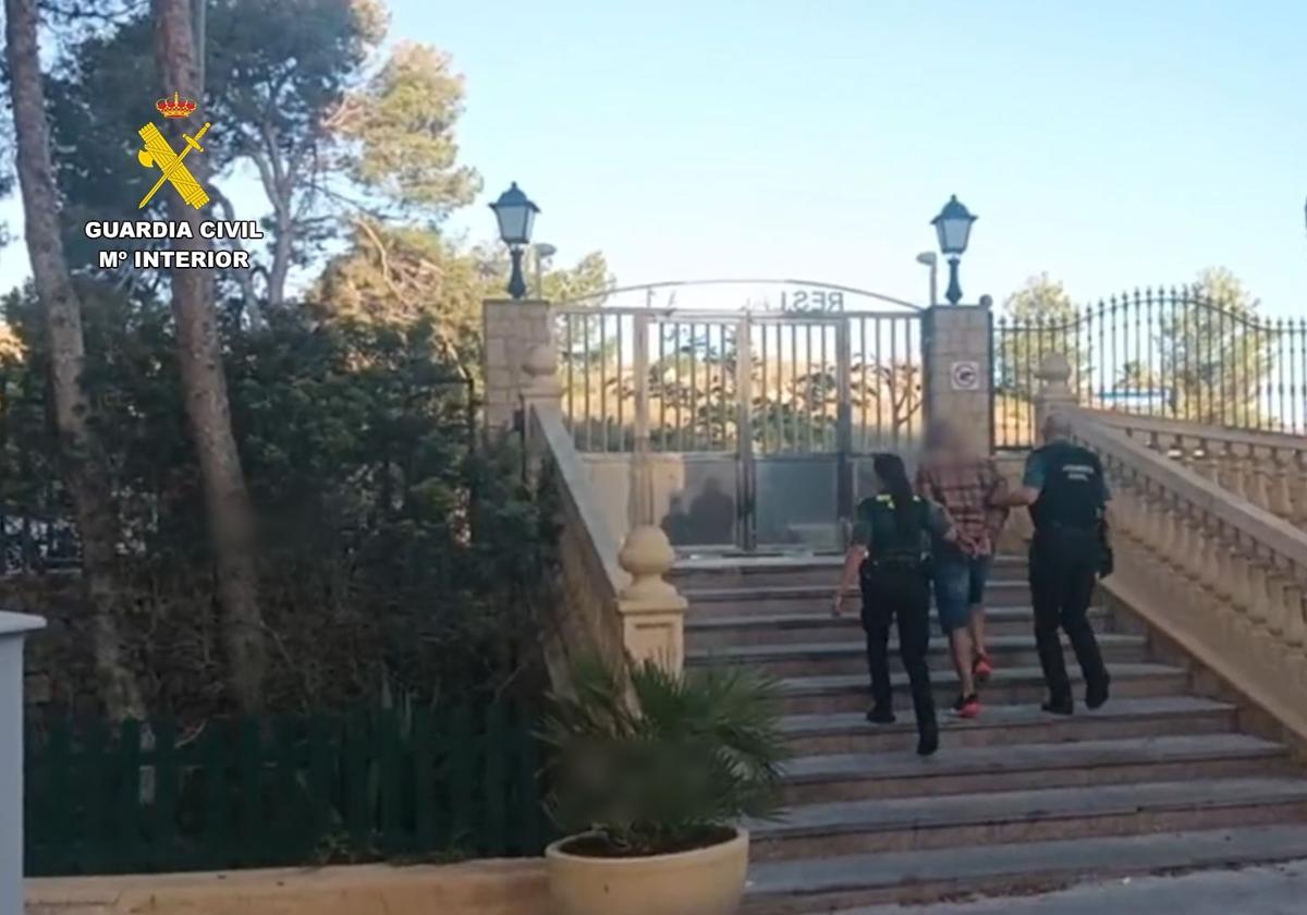 The Civil Guard guards one of the detainees.