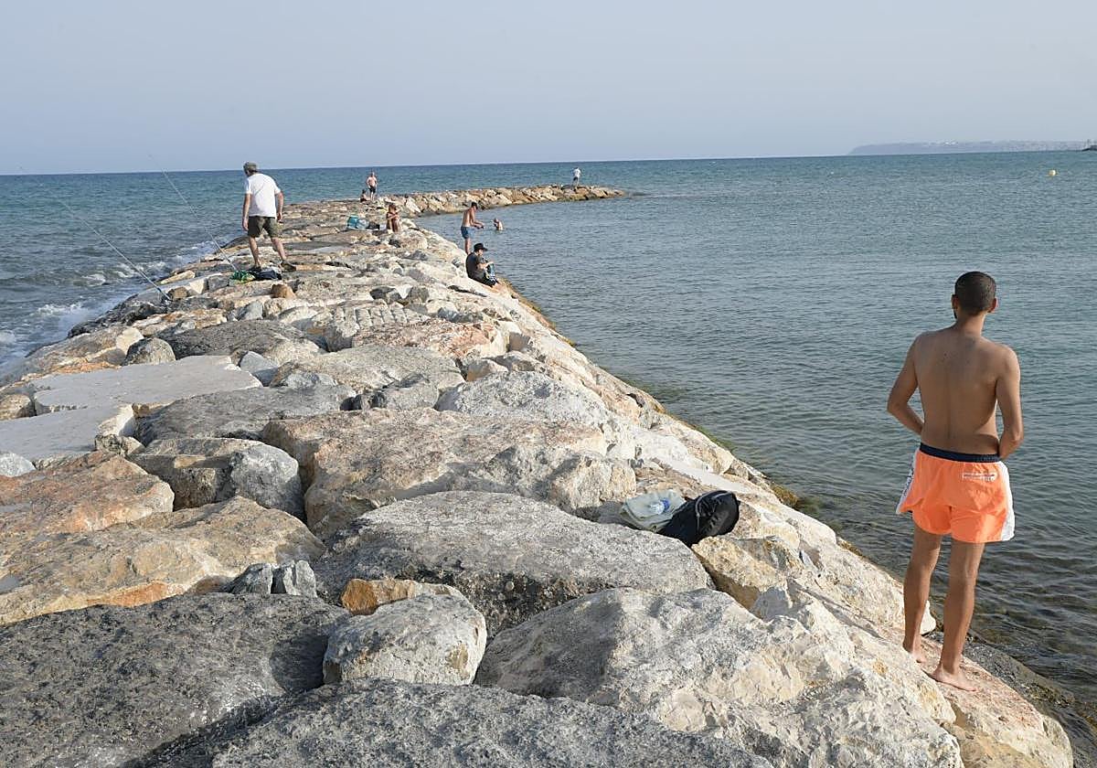 New breakwater at Postiguet.