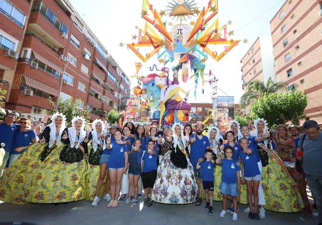 Celebración del primer premio con 'Geometría vital' en 2024.