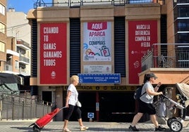 Lona informativa de la campaña instalada en el mercado de Elda.