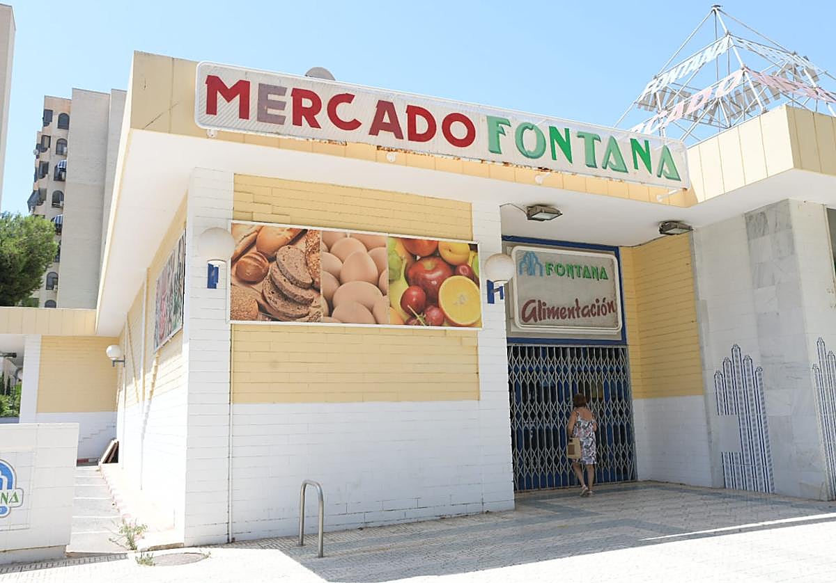 El mercado de Fontana, cerrado al público.