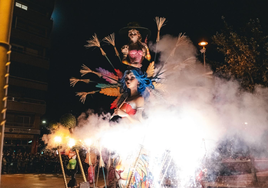 San Vicente inicia sus Hogueras y Barracas con la plantà y las mascletàs más espectaculares de su historia