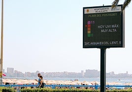 Termómetro en la playa de El Postiguet de Alicante.