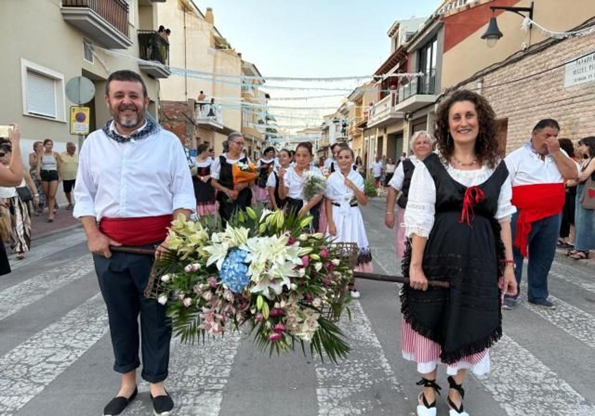 El Campello responde a la ofrenda floral a la Virgen del Carmen