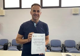 El concejal de Limpieza Viaria y RSU, Sergio Palao, con el nuevo contrato.