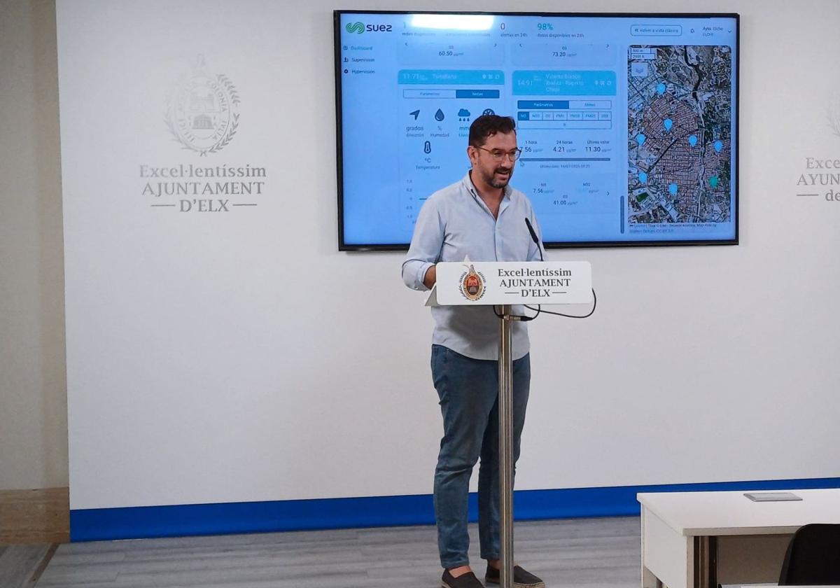El edil, Claudio Gilabert, explicando este nuevo proyecto