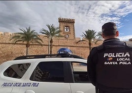 Imagen de archivo de una agente de la Policía Local de Santa Pola.