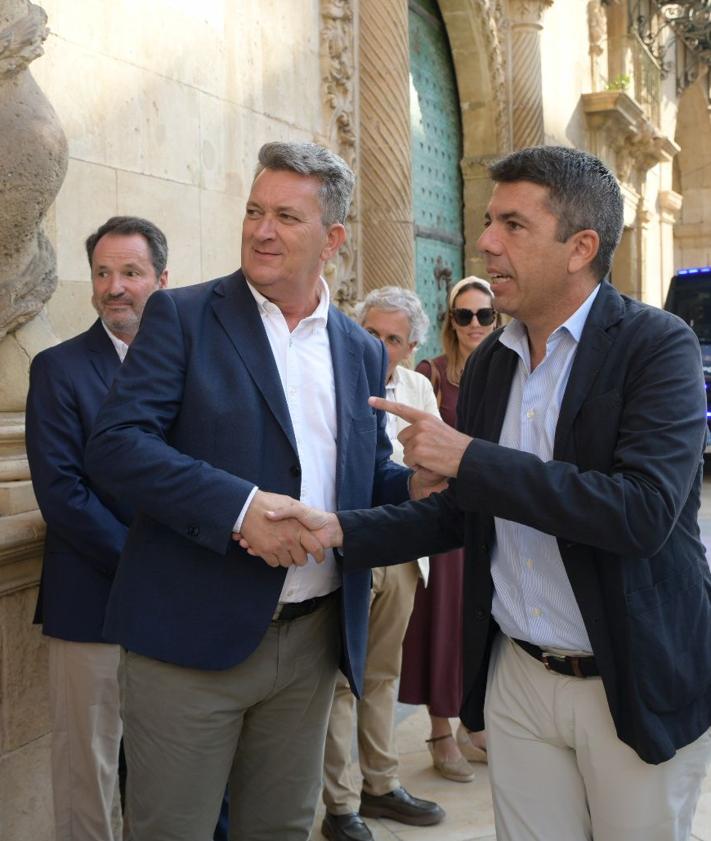 Imagen secundaria 2 - Firma del convenio de la serra Grossa.