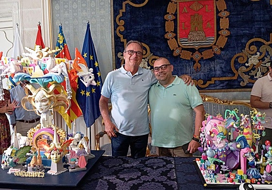 Así son las hogueras oficiales de Alicante 2026: Pedro Espadero y Sergio Gómez continúan en la plaza del Ayuntamiento