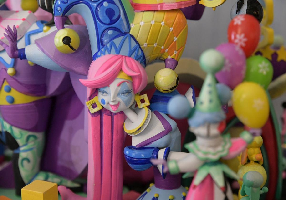Imagen principal - Detalles de 'Equilibri', hoguera oficial infantil de Alicante.